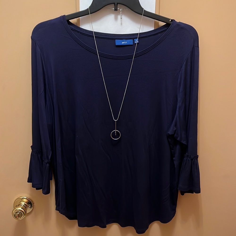 Apt 9 top